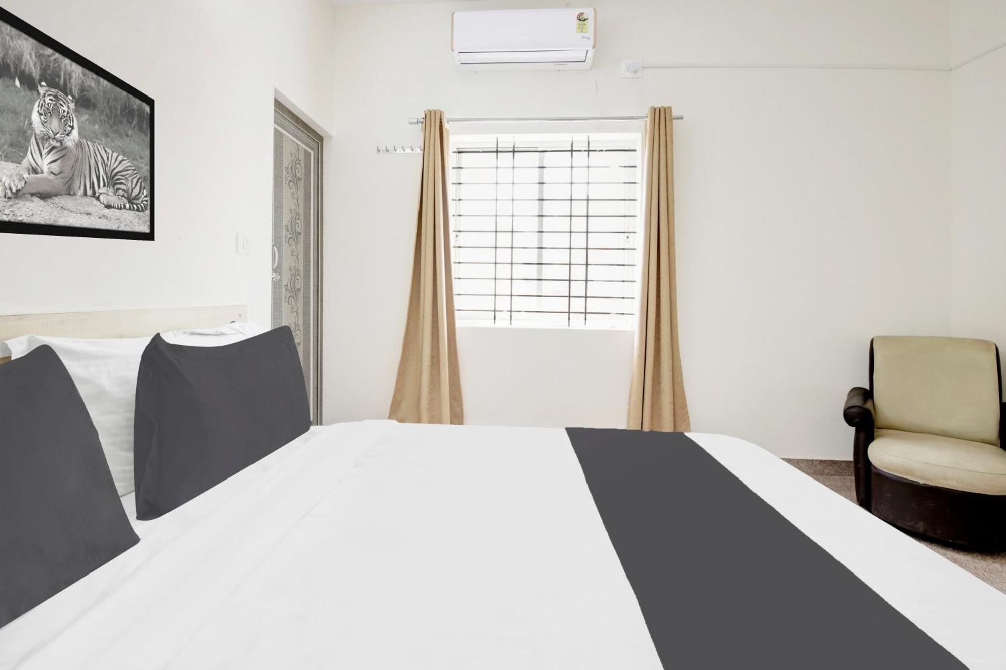 Hotel O Sri Manjunatha Deluxe Suites Bangalore Esterno foto