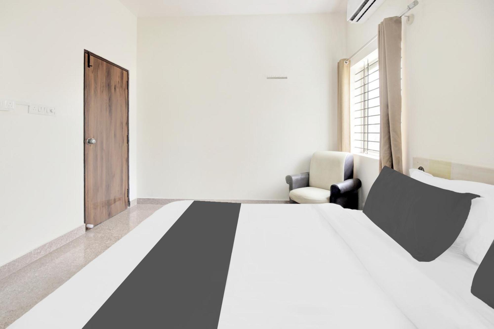 Hotel O Sri Manjunatha Deluxe Suites Bangalore Esterno foto