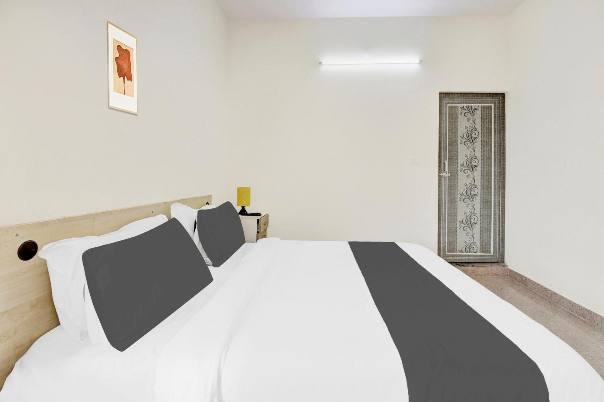 Hotel O Sri Manjunatha Deluxe Suites Bangalore Esterno foto