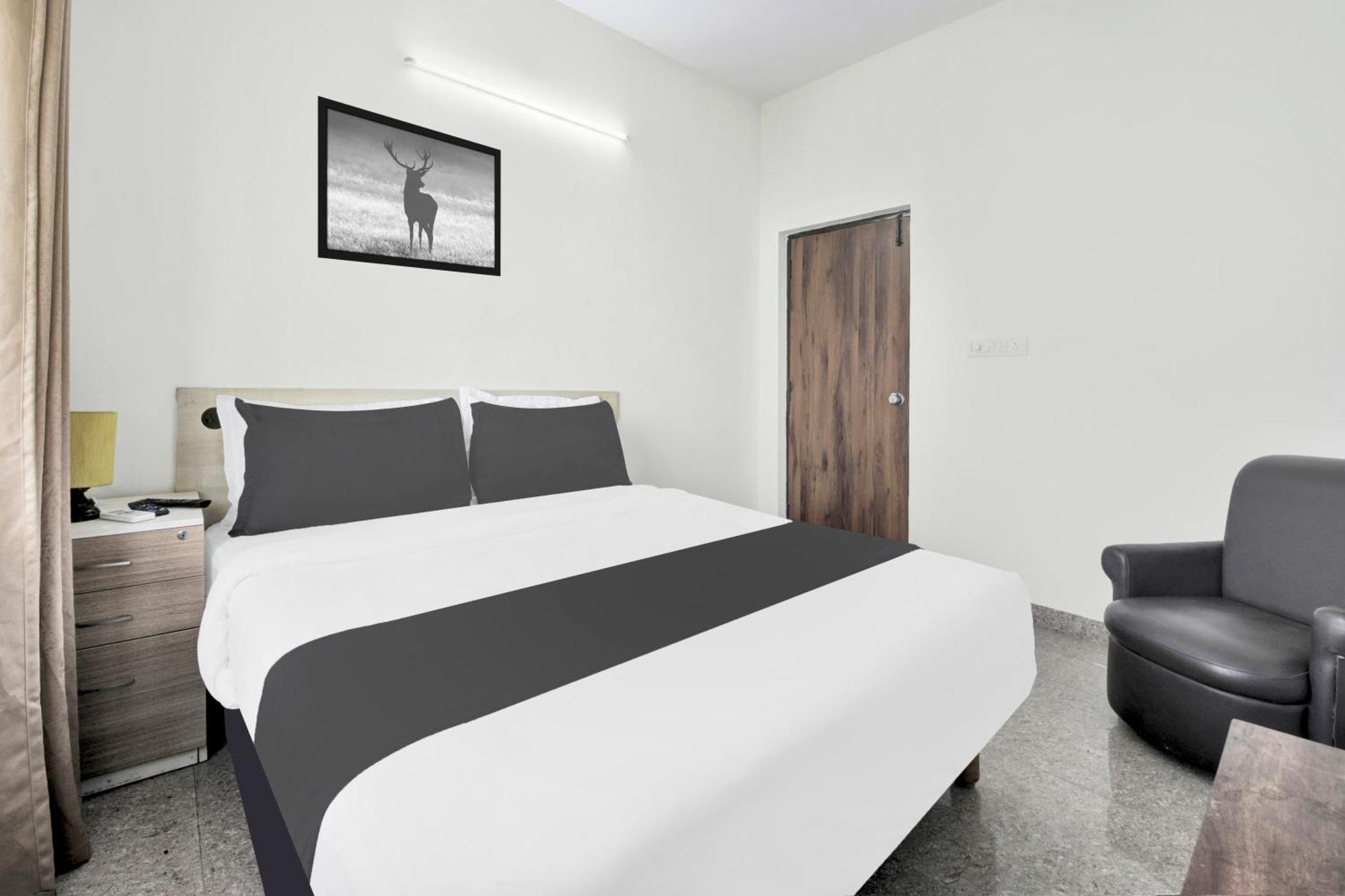 Hotel O Sri Manjunatha Deluxe Suites Bangalore Esterno foto
