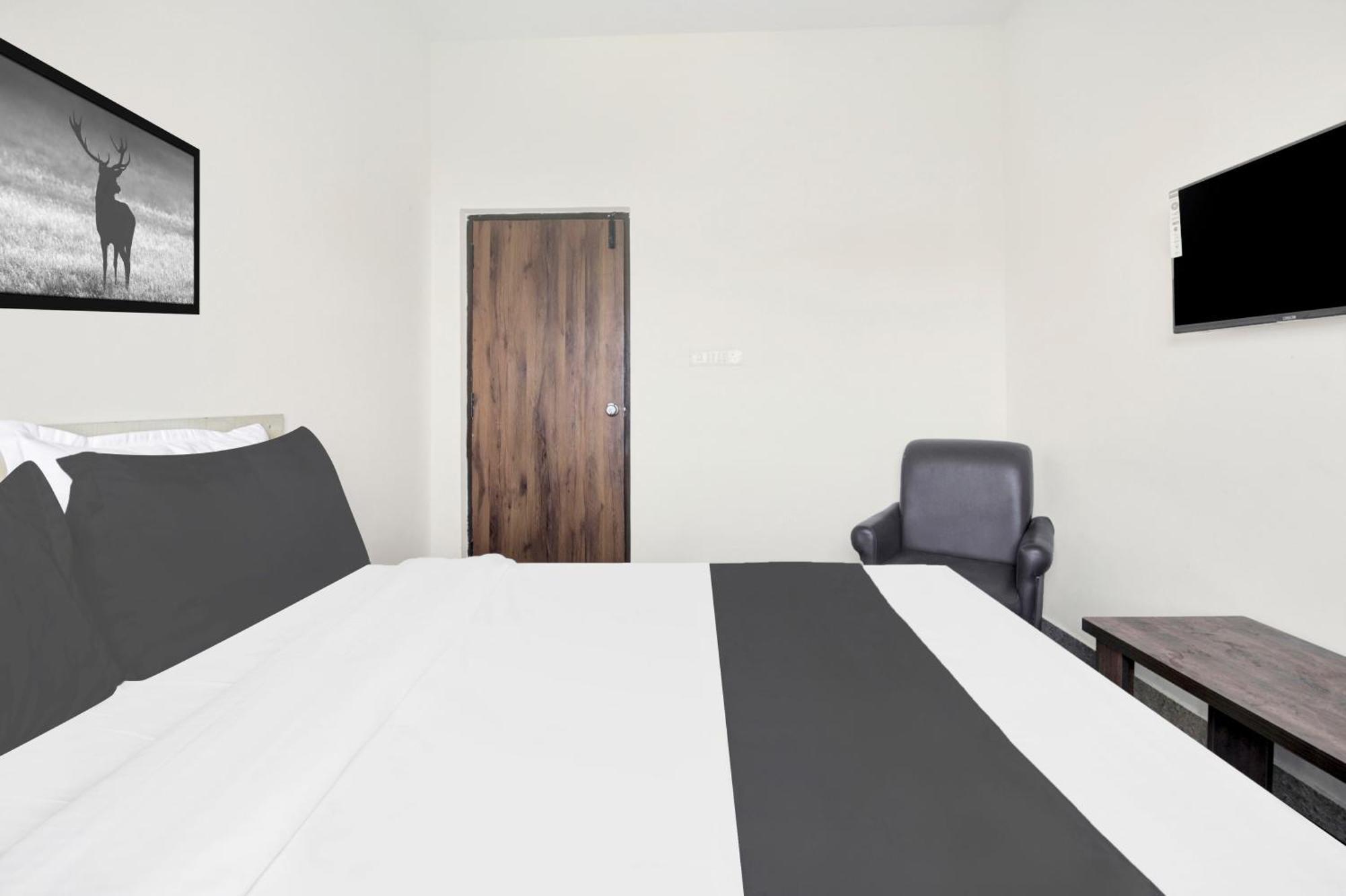 Hotel O Sri Manjunatha Deluxe Suites Bangalore Esterno foto