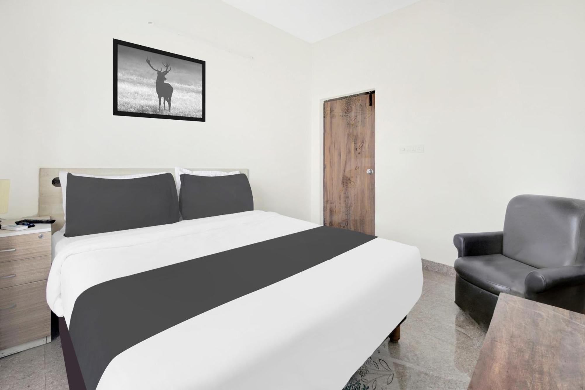 Hotel O Sri Manjunatha Deluxe Suites Bangalore Esterno foto