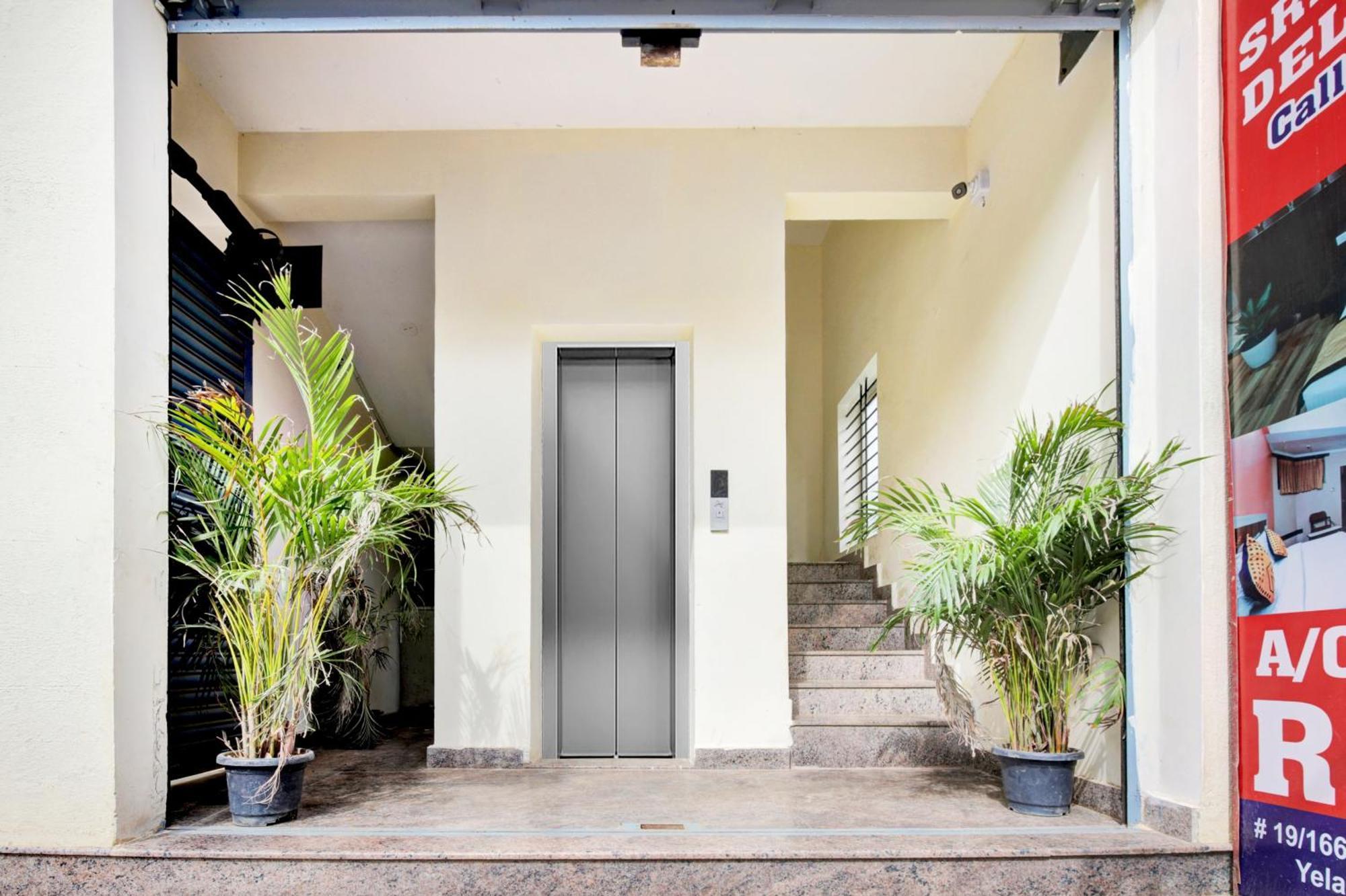 Hotel O Sri Manjunatha Deluxe Suites Bangalore Esterno foto