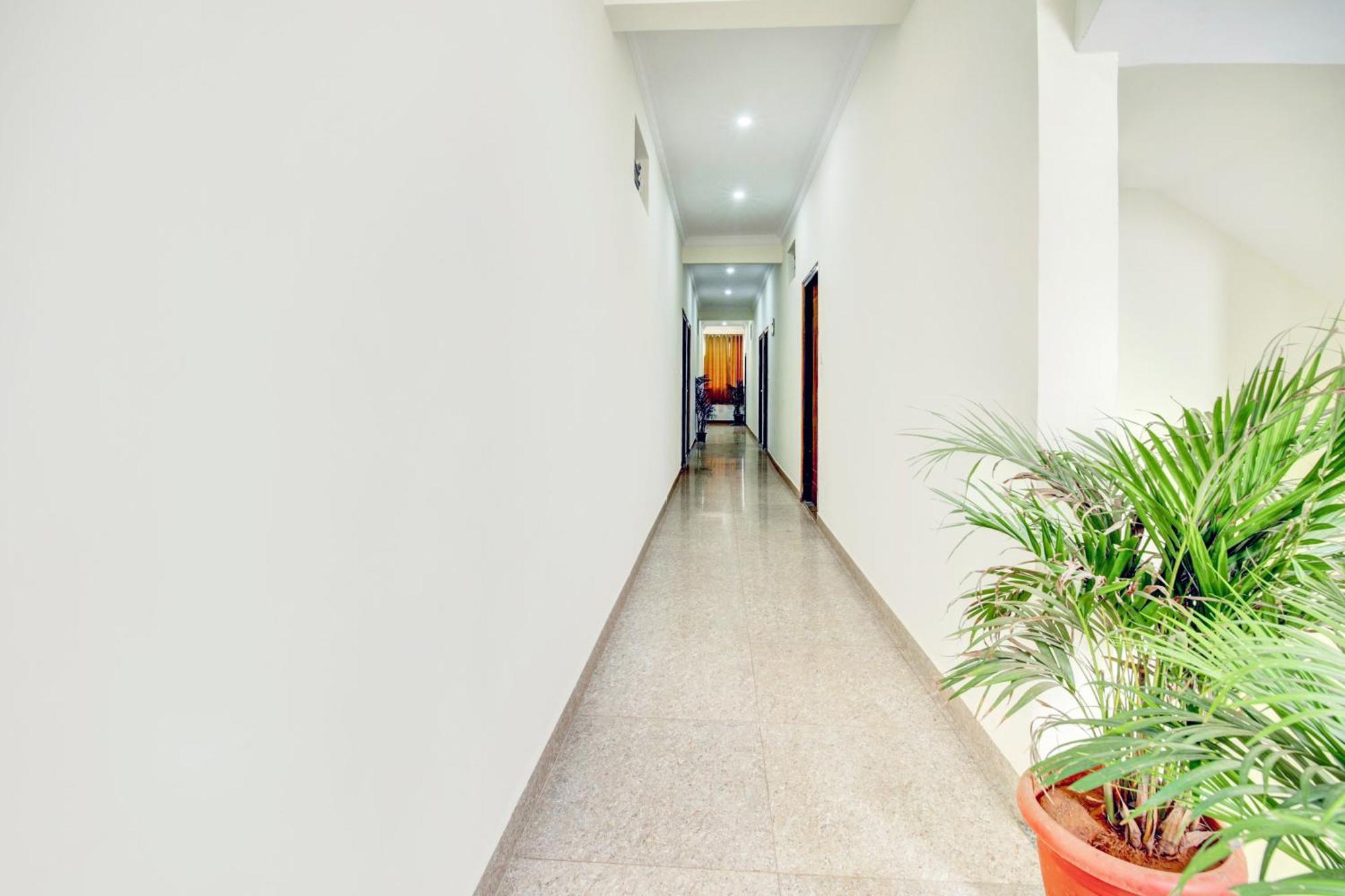 Hotel O Sri Manjunatha Deluxe Suites Bangalore Esterno foto